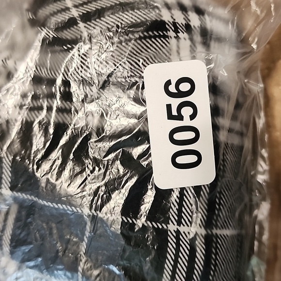 Torrid size 0 / L plaid black and white button down shirt - Picture 9 of 9